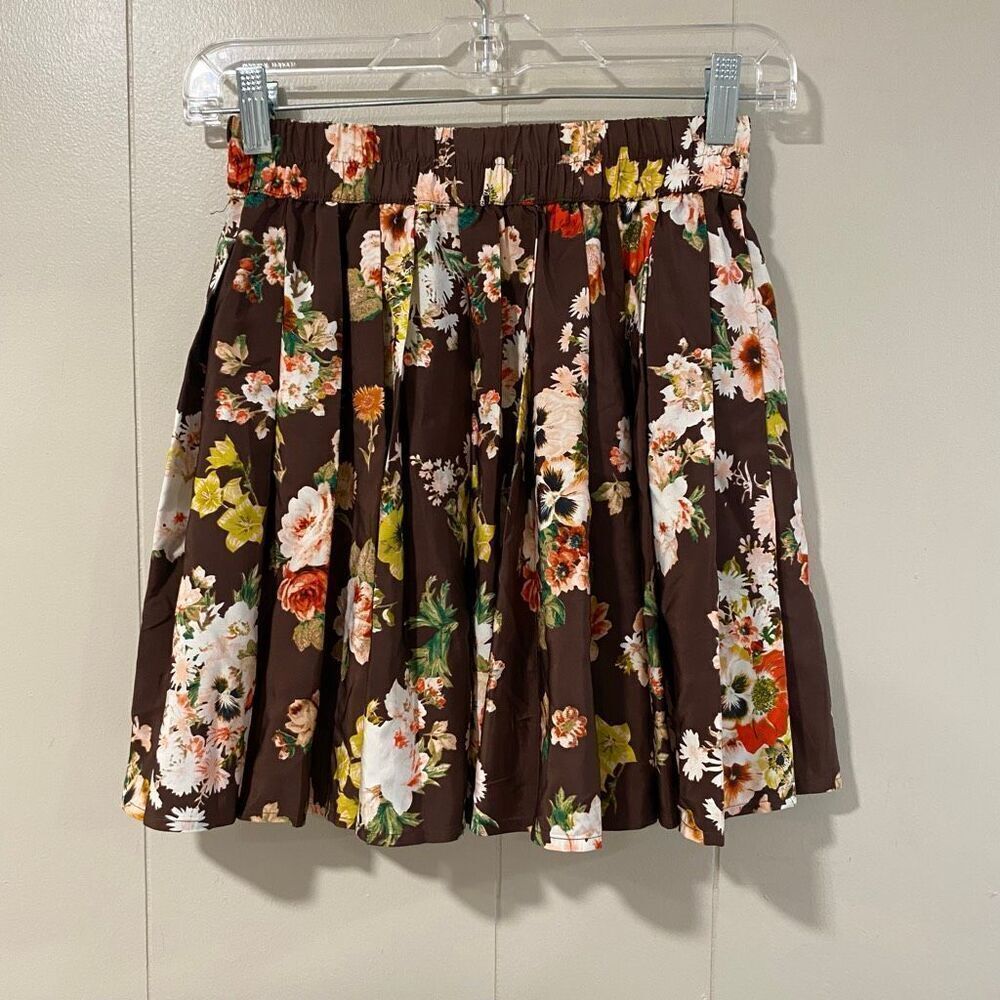 Princess Vera Wang Women’s Small Brown Floral Pleated Skirt